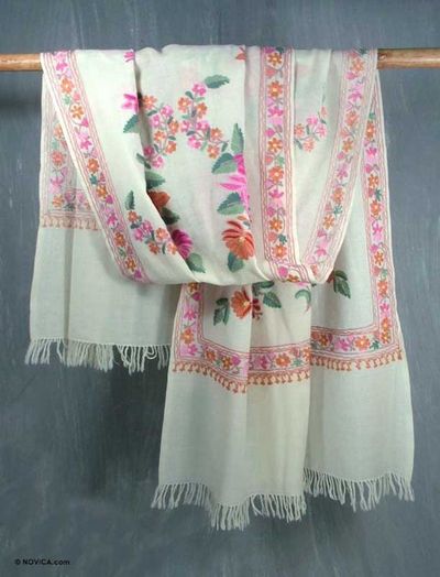 Alternate image for Wool shawl Spring Valley