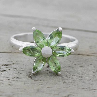 Main image for Peridot and Sterling Silver Floral Ring from India Sparkling Daisy