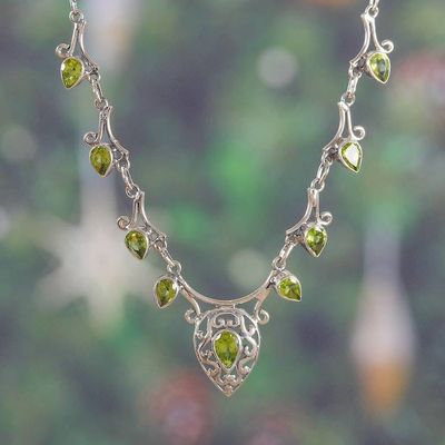 Main image for Traditional 11-Carat Natural Pear Peridot Link Necklace Mughal Luck